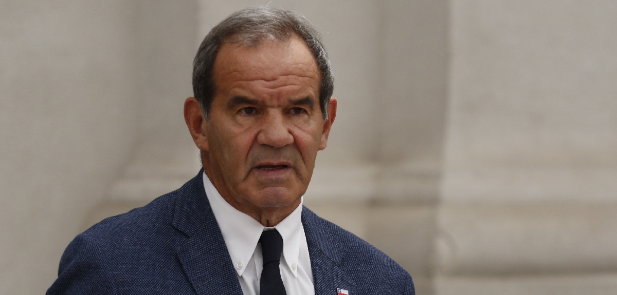 Diputados presentaron acusación constitucional contra Andrés Allamand por 