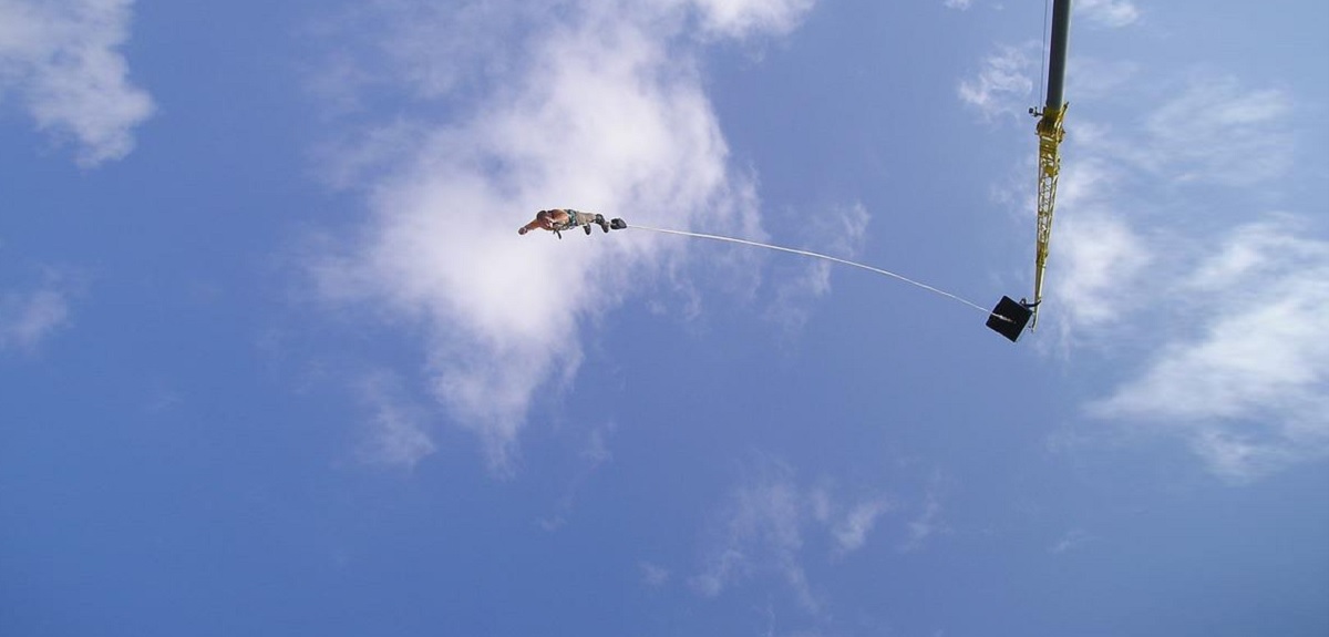 Turista argentino sobrevivió a una caída libre de 40 metros: saltó en bungee y se cortó la soga