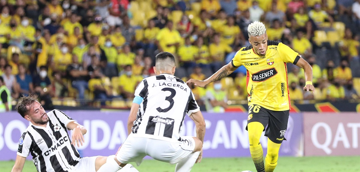 Abogado de Ecuador por Byron Castillo: 