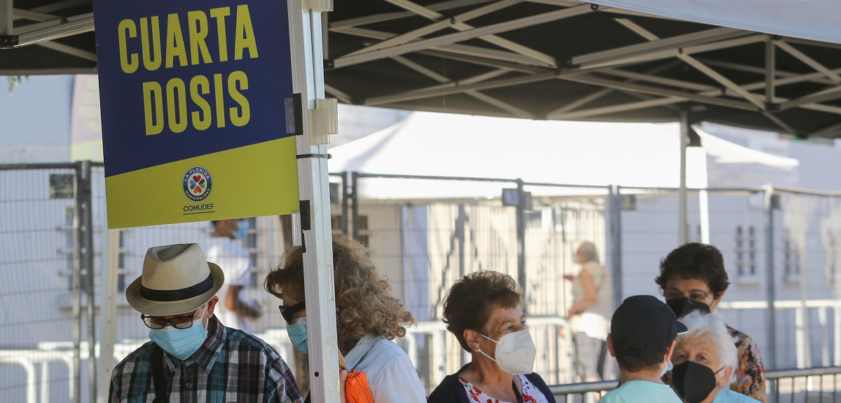 Estudio determinó que cuarta dosis contra el COVID-19 aumenta inmunidad respecto a la tercera