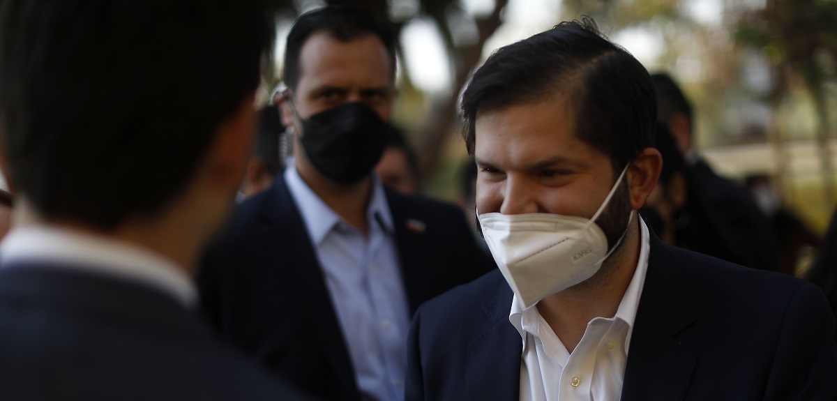 Encuesta Cadem: aprobación del presidente Boric sube por primera vez desde que asumió