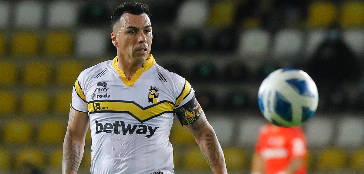 Esteban Paredes confirma su retiro del fútbol profesional a sus 41 años