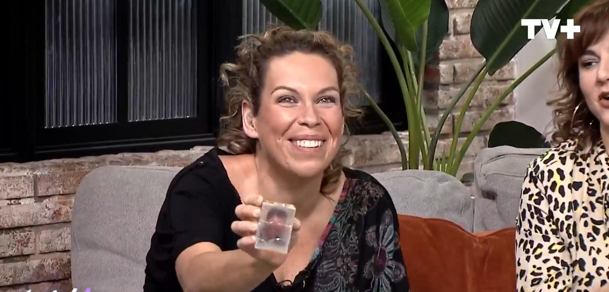 Fran Conserva sacó risas con inusual objeto con cara de Pollo Valdivia: "Claudia debe ponerse celosa"