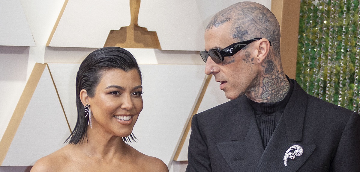 Kourtney Kardashian y Travis Barker fueron 'paparazzeados' tras casarse en íntima ceremonia civil