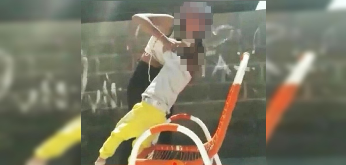 Denuncian a madre de torturar brutalmente a sus hijos: vecina la delató con estremecedores videos