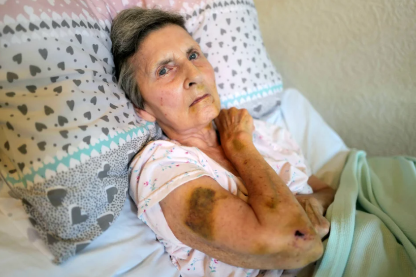 Mujer no pudo comprar flores para el funeral de su padre: su pena la hizo crear llamativo negocio