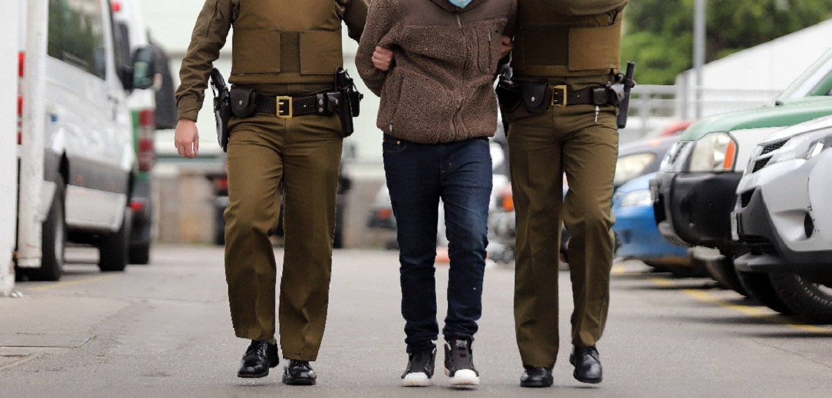 Iquique: en prisión preventiva quedaron jóvenes formalizados por amenazar a la prensa y portar armas