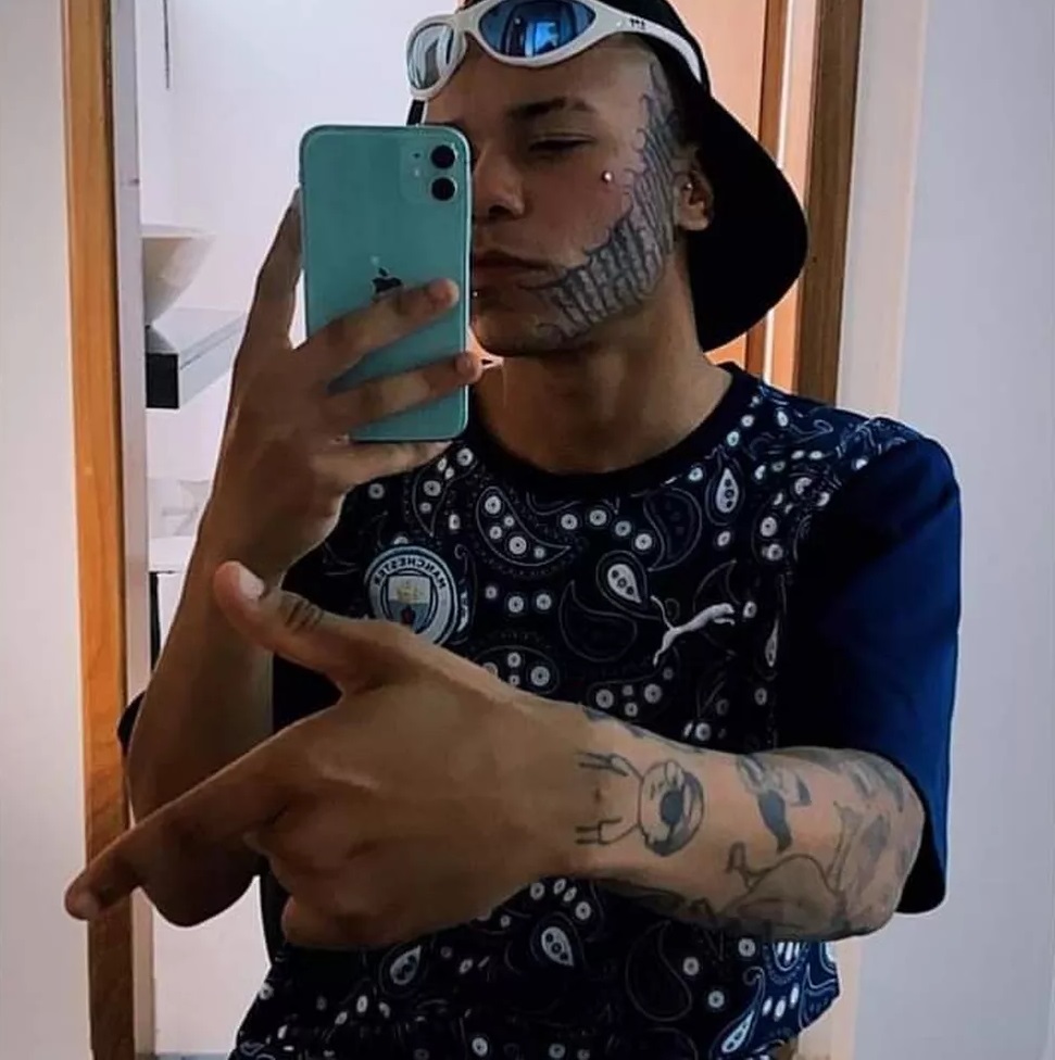 Sujeto le tatuó la cara a su expareja