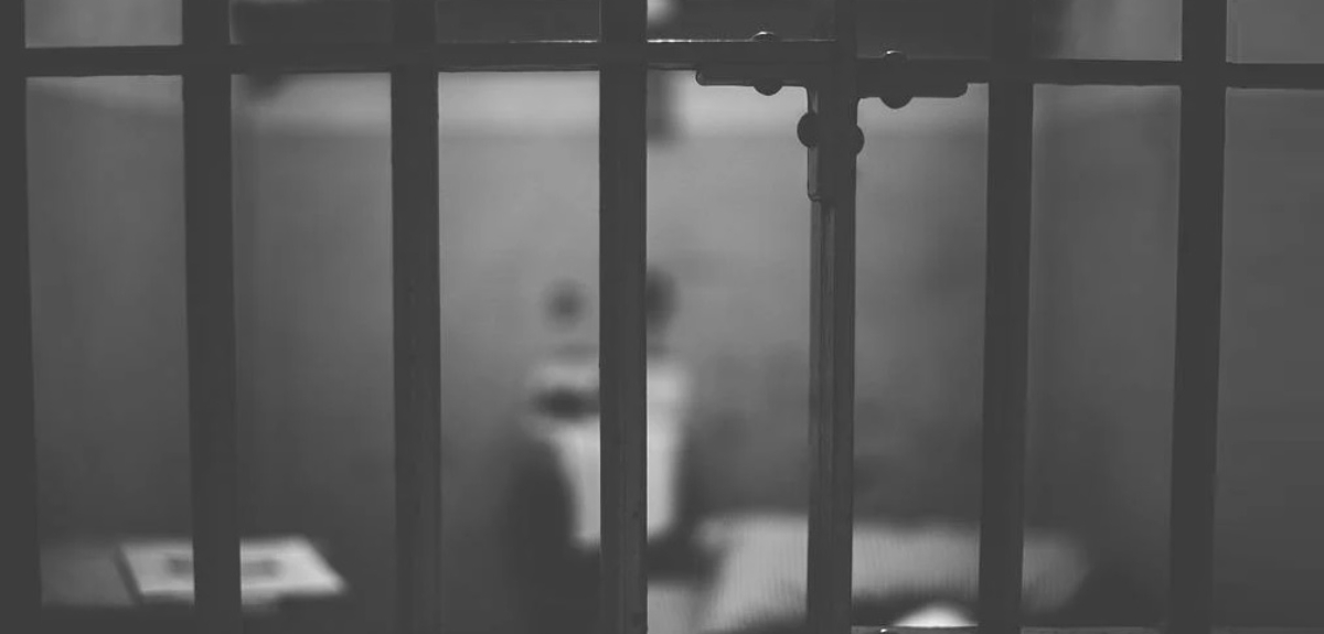 Hombre le dio pastillas para dormir a hija de su pareja y la violó: menor terminó contagiada de VIH