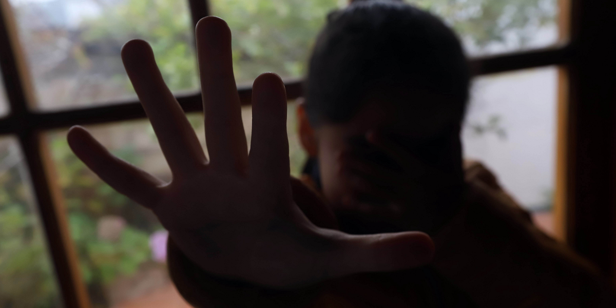 Condenan a más de 10 años de cárcel a mujer que colaboró y presenció las violaciones hacia su hija