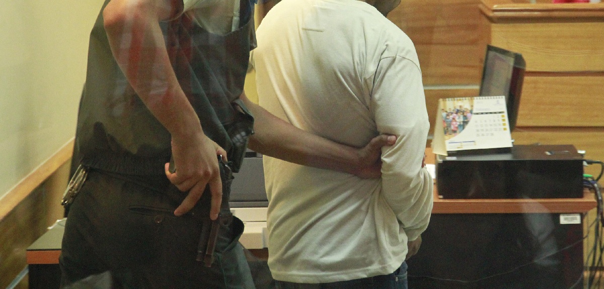 Académico UCSC fue detenido in fraganti por violar a menor de edad: quedó en prisión preventiva