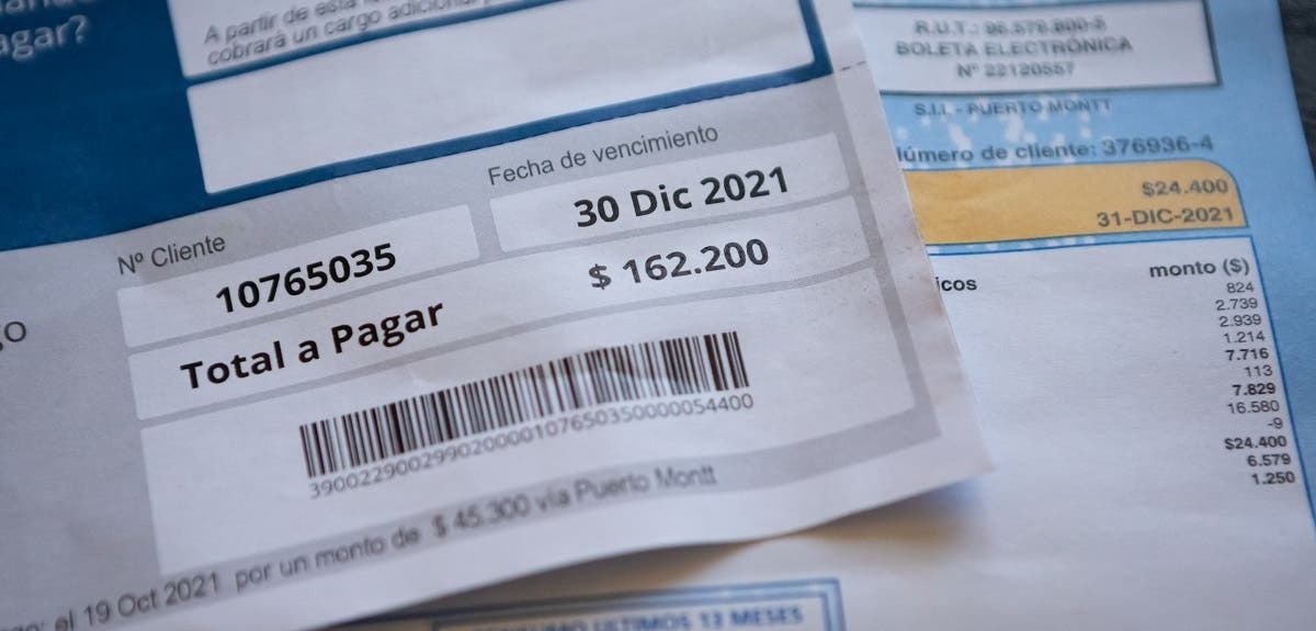 Proyecto que frena alza en cuentas de luz avanza en la Cámara: ¿qué beneficios considera?