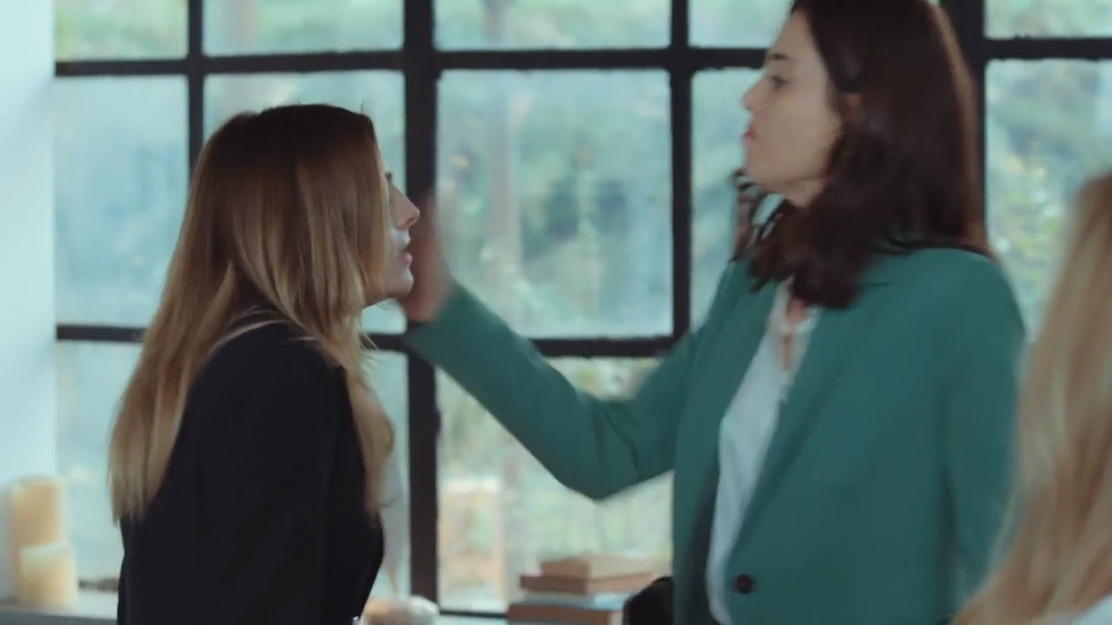 bofetada Asya a Derin Traicionada venganza