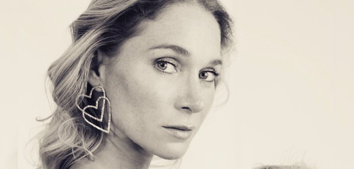 Constanza Mackenna posó frente al espejo para mostrar nueva foto de su embarazo: 