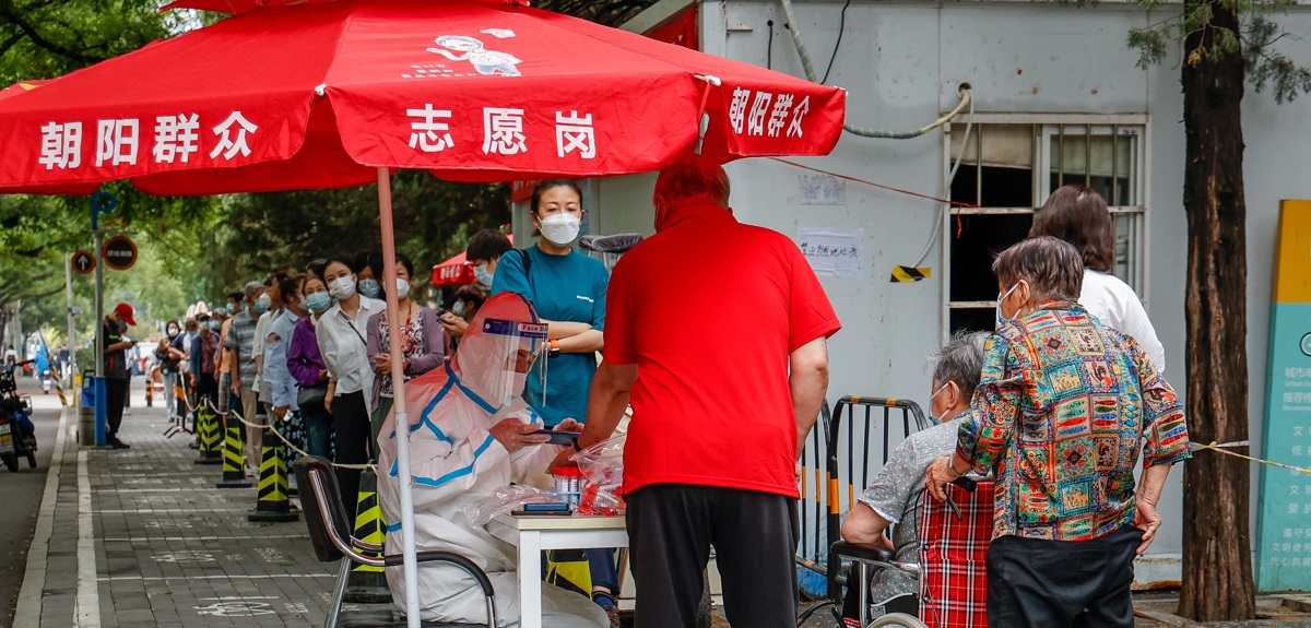 ¿Su vecino podría tener COVID? En China le pagarán cerca de $1,3 millones por delatarlo