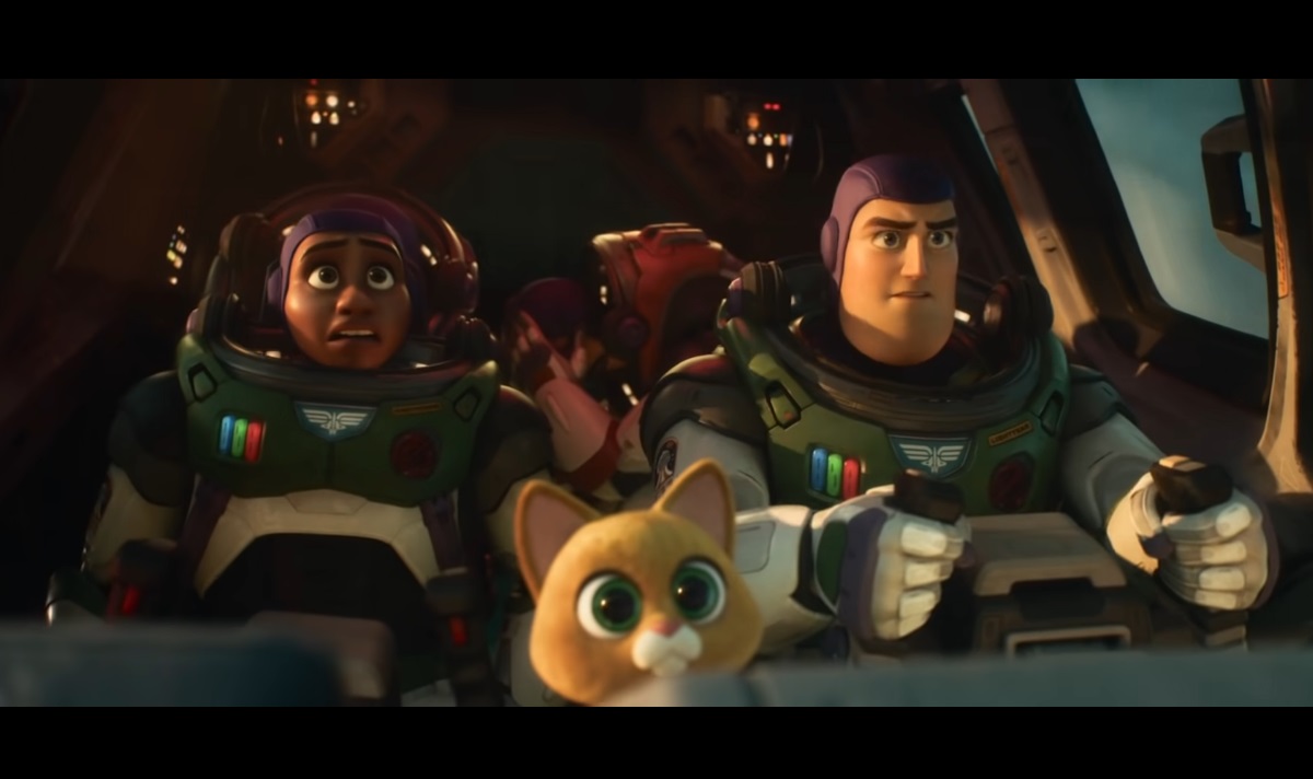 Lightyear prohibida por beso lésbico