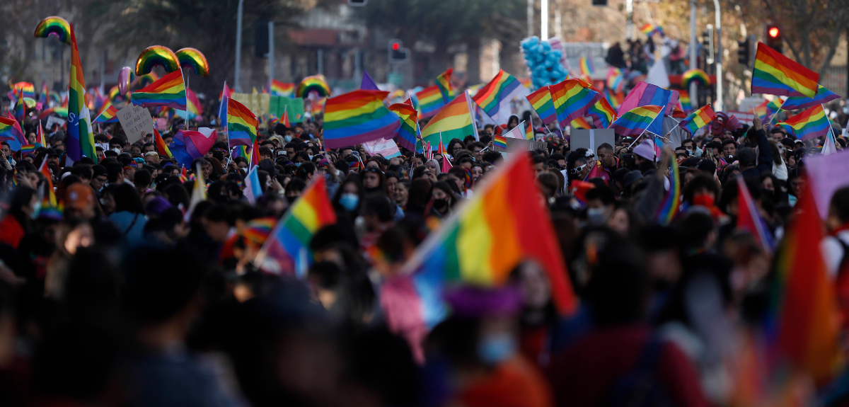 Miles de personas asistieron a la 'Marcha del Orgullo' en Santiago: 