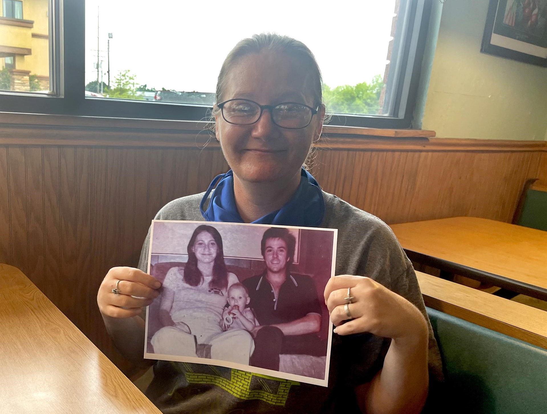 La historia de Baby Holly: asesinaron a sus padres y la encontraron viva 42 años después en EEUU