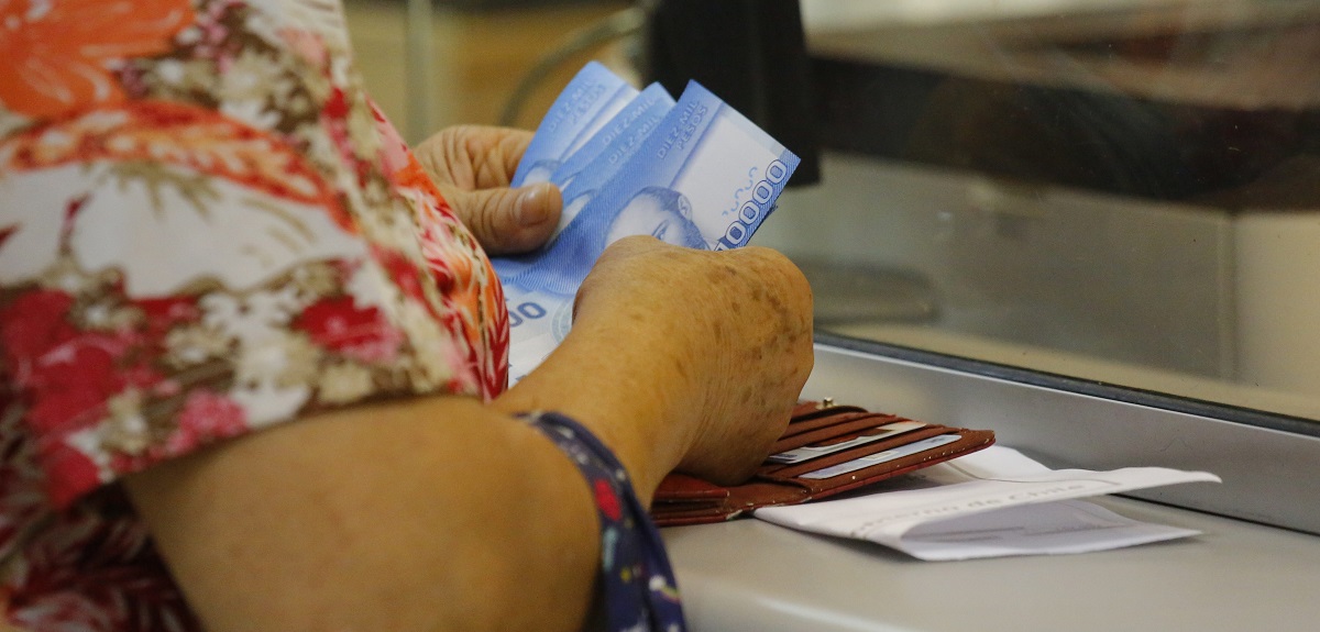 Aporte Familiar Permanente: averigua si eres beneficiario del bono de $52 mil