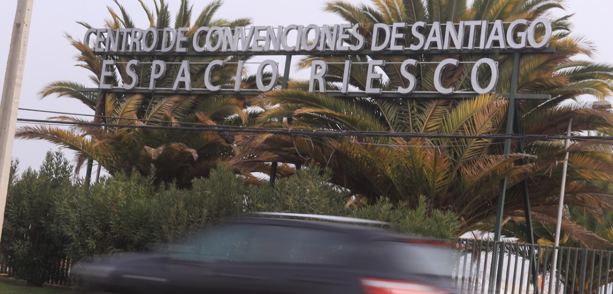 Estremecedor relato de testigo de balacera en Espacio Riesco: “Vi gente tirándose de unos 3 metros”