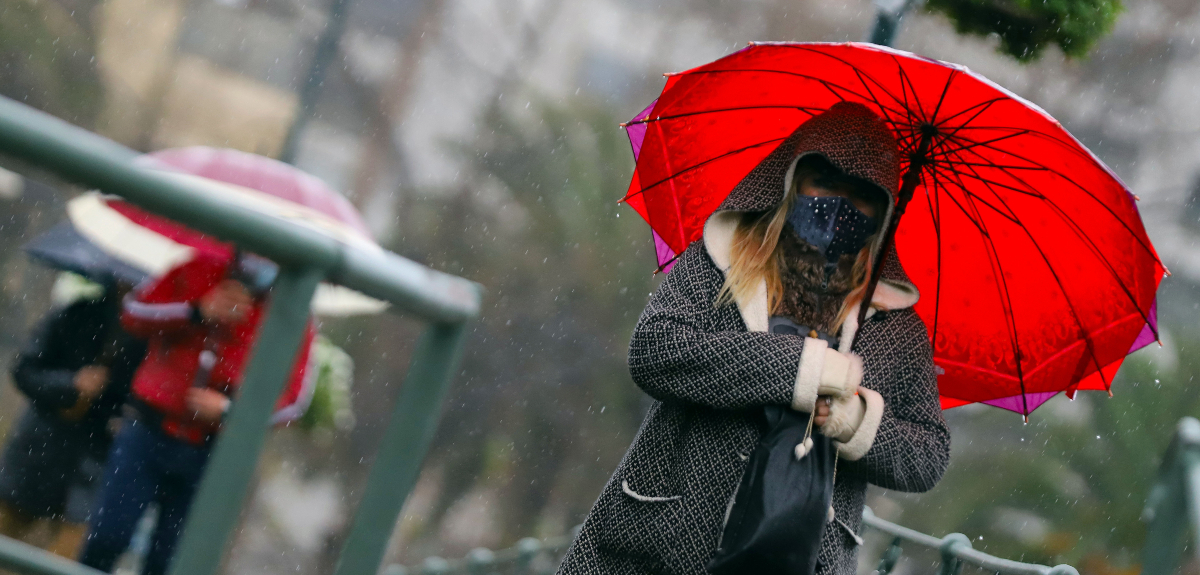 Ojo con el pronóstico: sistema frontal dejaría hasta 20 milímetros de agua en la RM