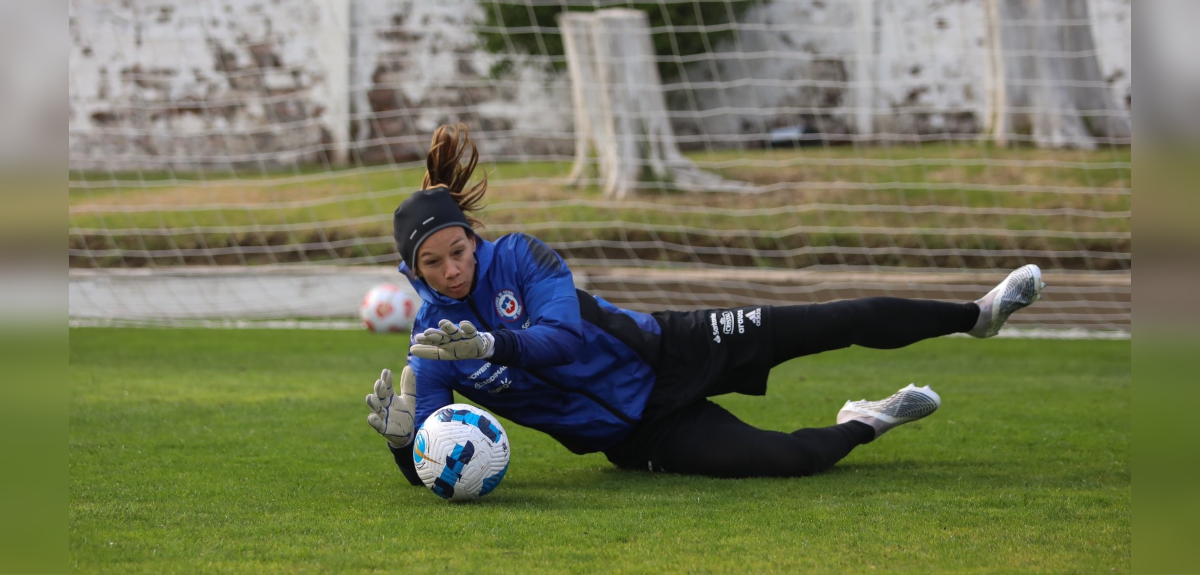 Tiane Endler estrenó look con tonos rubios en su cabello: 