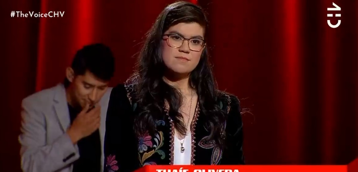  Thaís Olivera sufrió percance en su presentación en The Voice: Gente de Zona se cuadró con ella