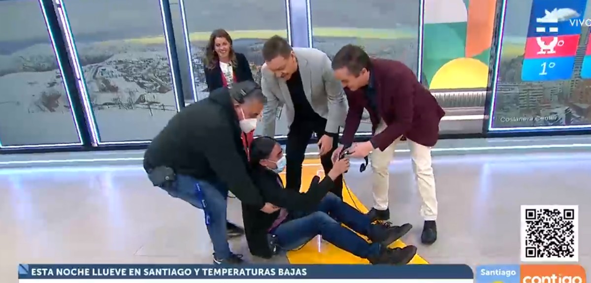 Inusual chascarro se vivió en Contigo en la mañana: JC Rodríguez y Monse Álvarez no aguantaron la risa