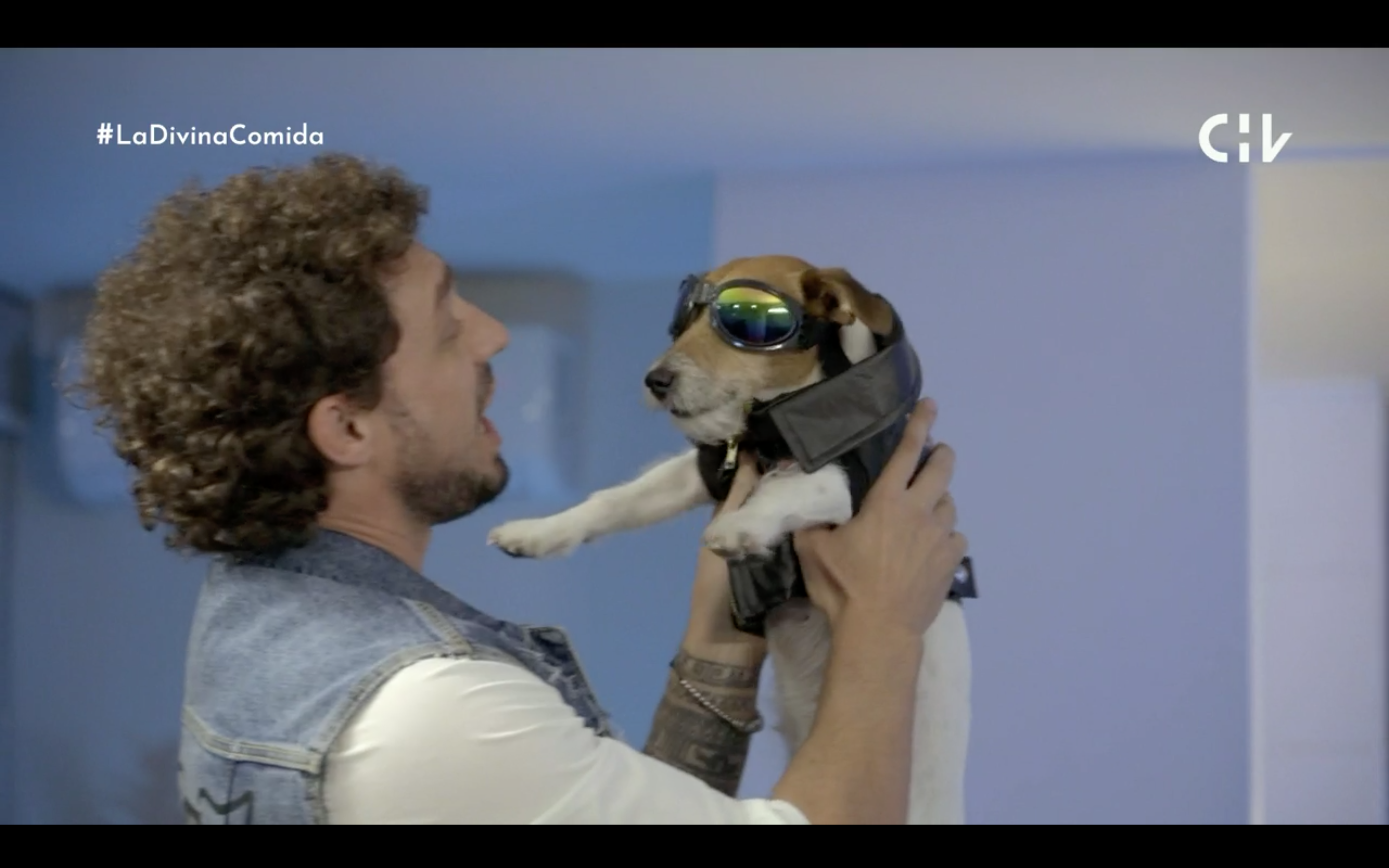 Joche Bibi y su perrita Fufy en “La Divina Comida”