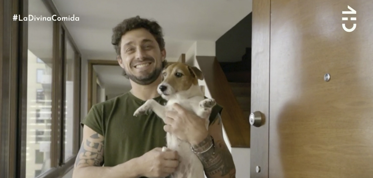 Joche Bibbó mostró su casa y presentó a su mascota en La Divina Comida: perrita destacó por su look