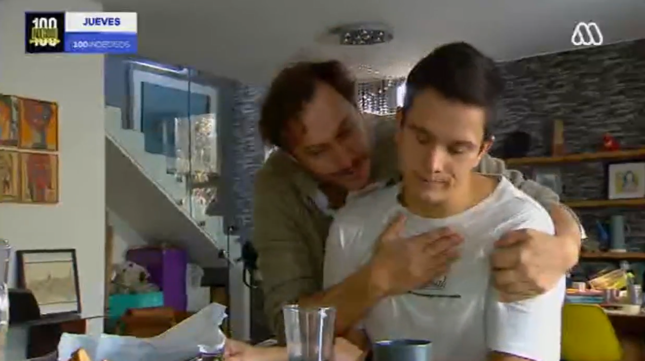 El distendido personaje con el que Álvaro Morales debutó en 'Hasta Encontrarte'