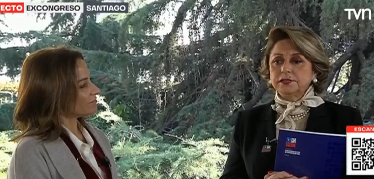 Tras ceremonia de la CC: Carmen Gloria Valladares refutó afirmación de Constanza Santa María