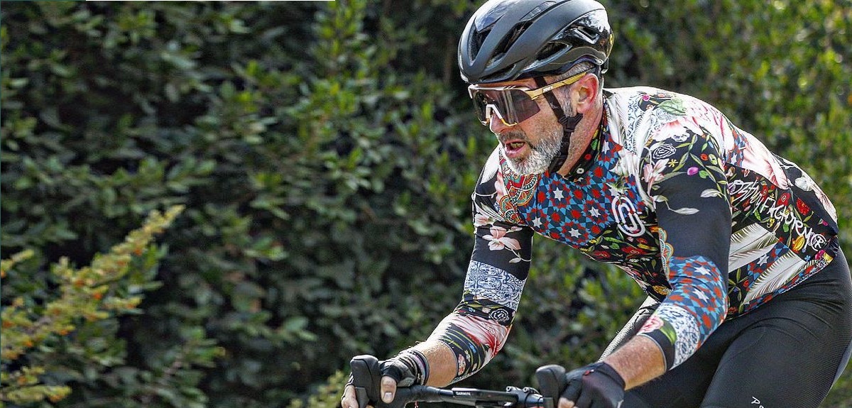 Después de 70 días: Cristián Sánchez volvió en bicicleta al lugar donde sufrió grave caída