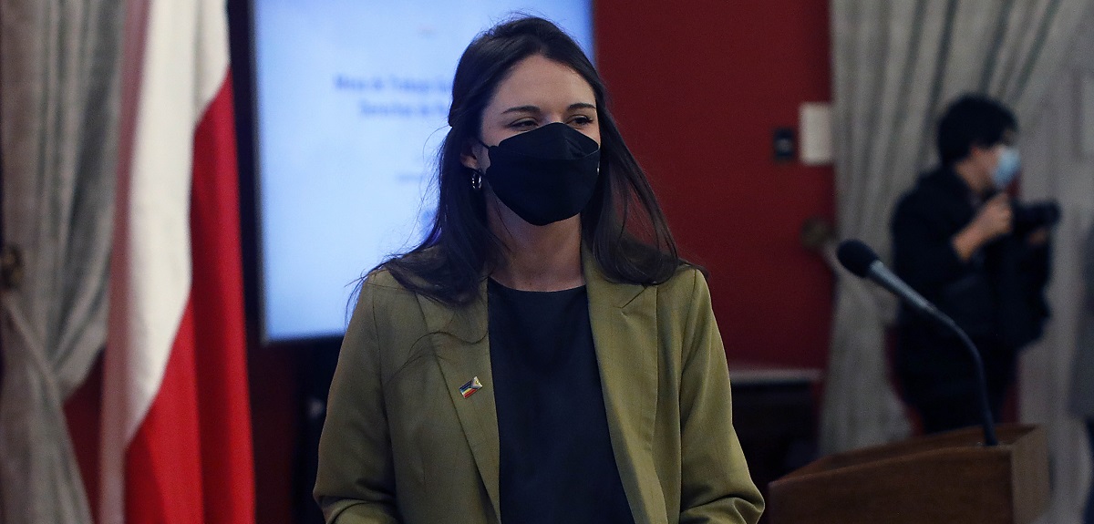 'Relajada' imagen de Irina Karamanos frente a vicepresidenta de Colombia generó ola de reacciones