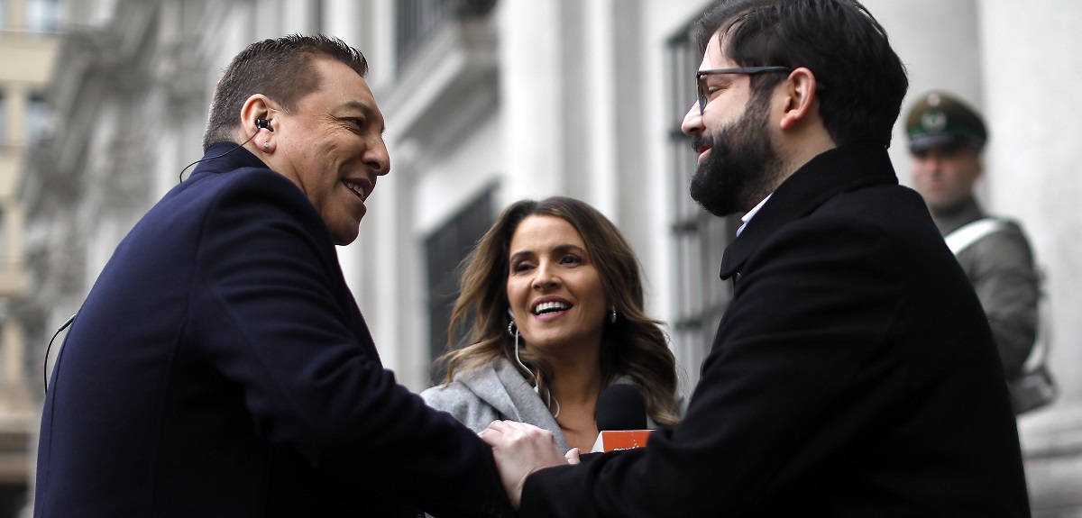 Los regalos que Julio César Rodríguez le hizo a Gabriel Boric en su visita a La Moneda