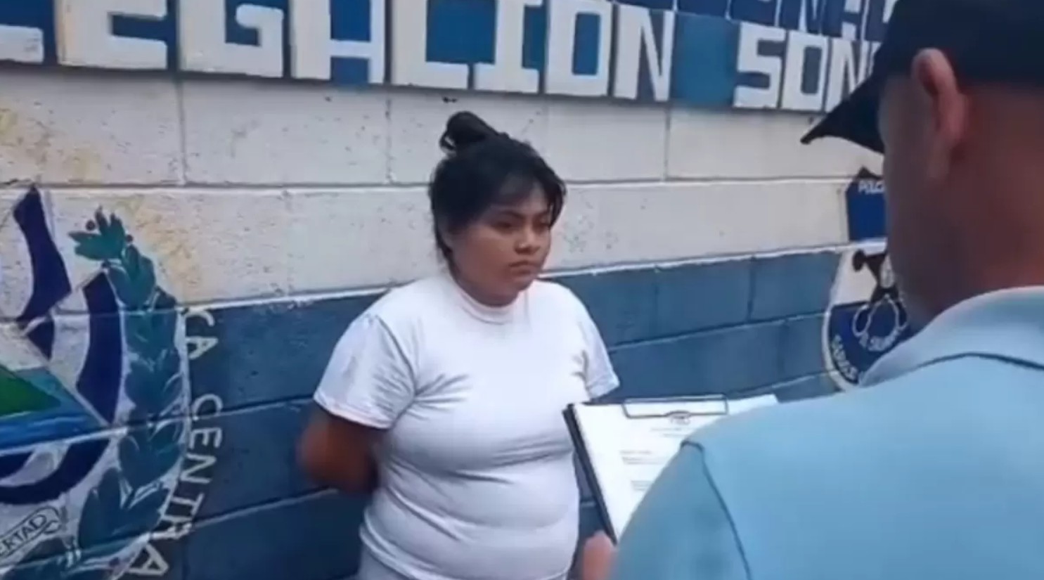 Mujer asesinó a su 'amiga' sacándole del vientre a su bebé