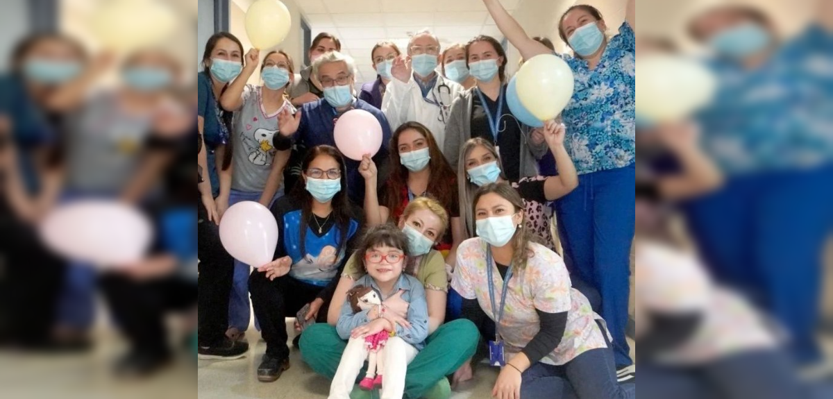 Niña de 7 años recibe alta entre aplausos en Hospital de Los Ángeles: estuvo toda su vida internada