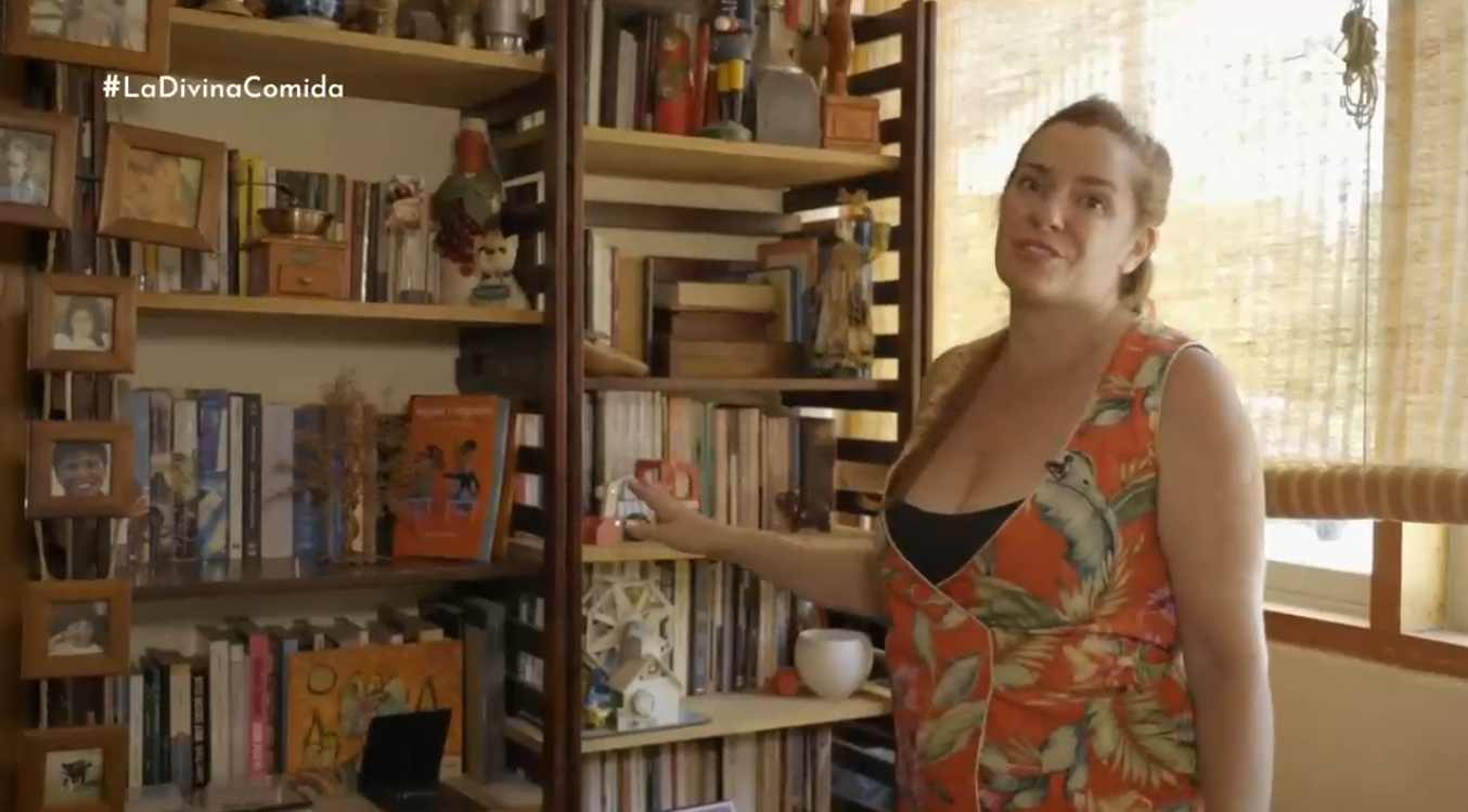 Ánfora de perrito y uñas de gatito fallecido: el significativo rincón de la casa de Pamela Villalba