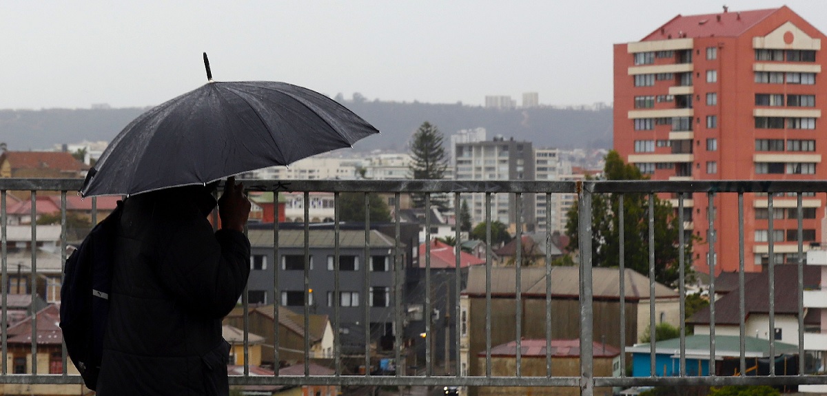 Así será el sistema frontal en Santiago este fin de semana: habrá tormentas y fuertes vientos