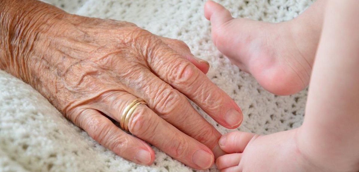 Mujer donó útero a su hija para que pueda concebir a sus nietos: es el segundo caso en el mundo