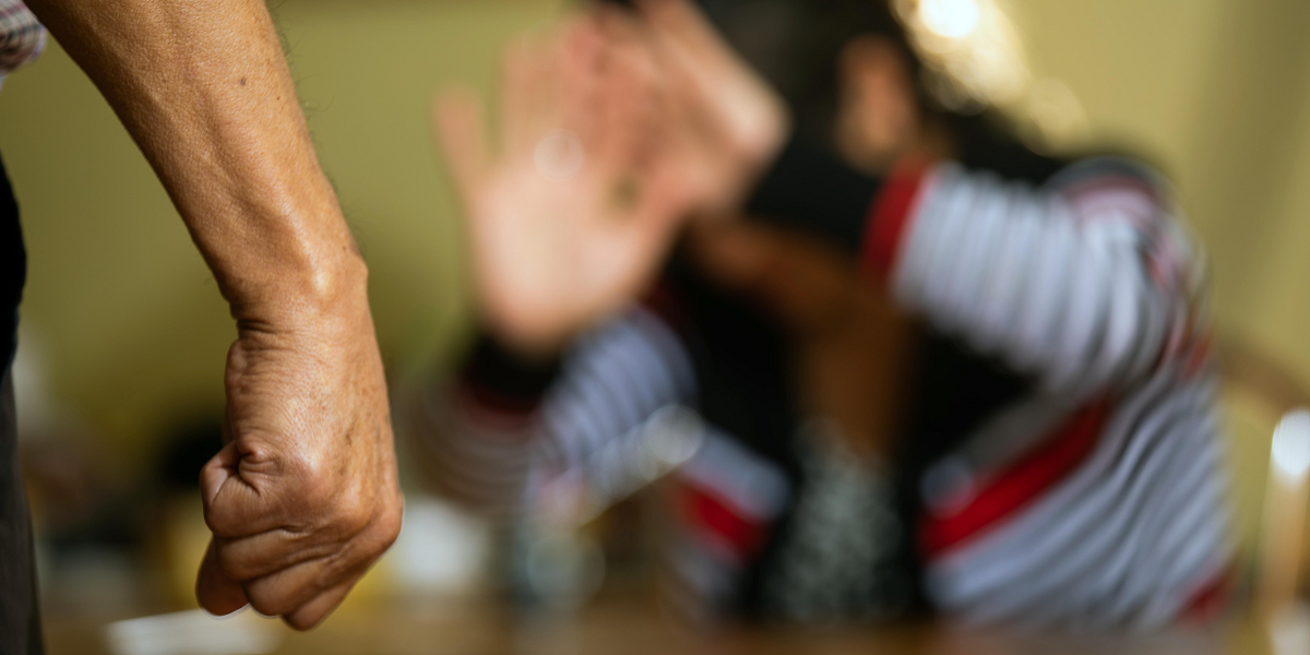 Seremi interpuso denuncia por violencia intrafamiliar contra expareja: la acusó de intento de aborto