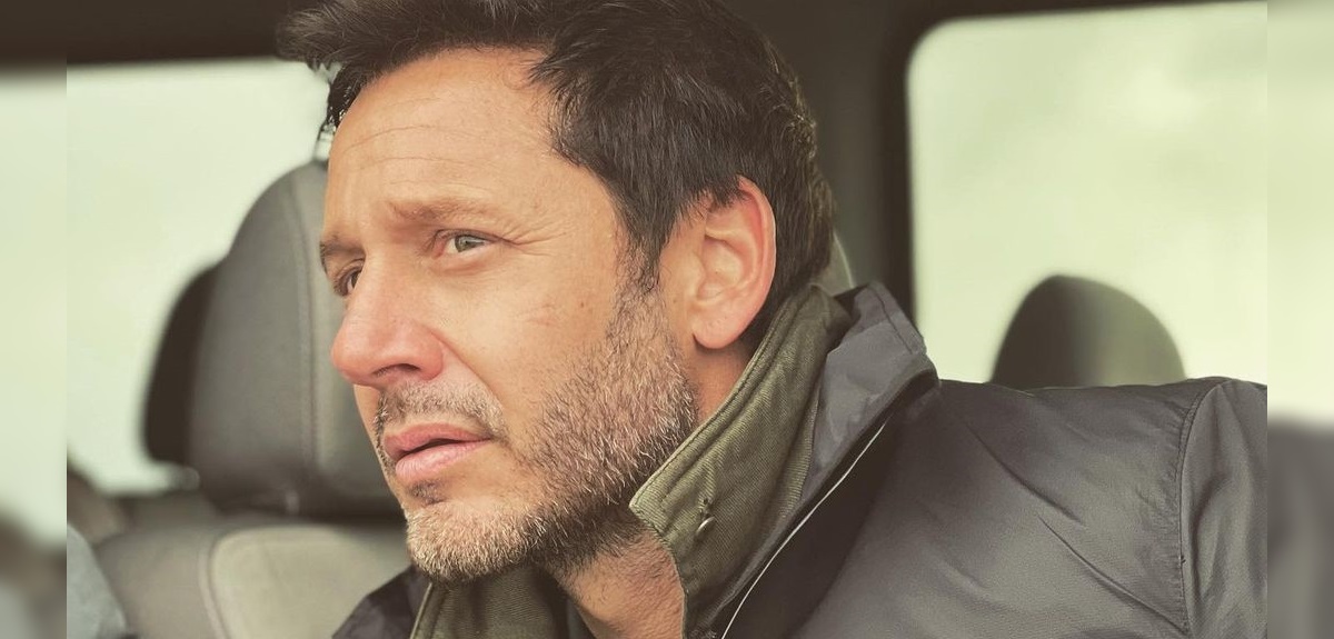 Aseguran que Benjamín Vicuña atraviesa duro momento familiar: habría viajado de urgencia a Chile