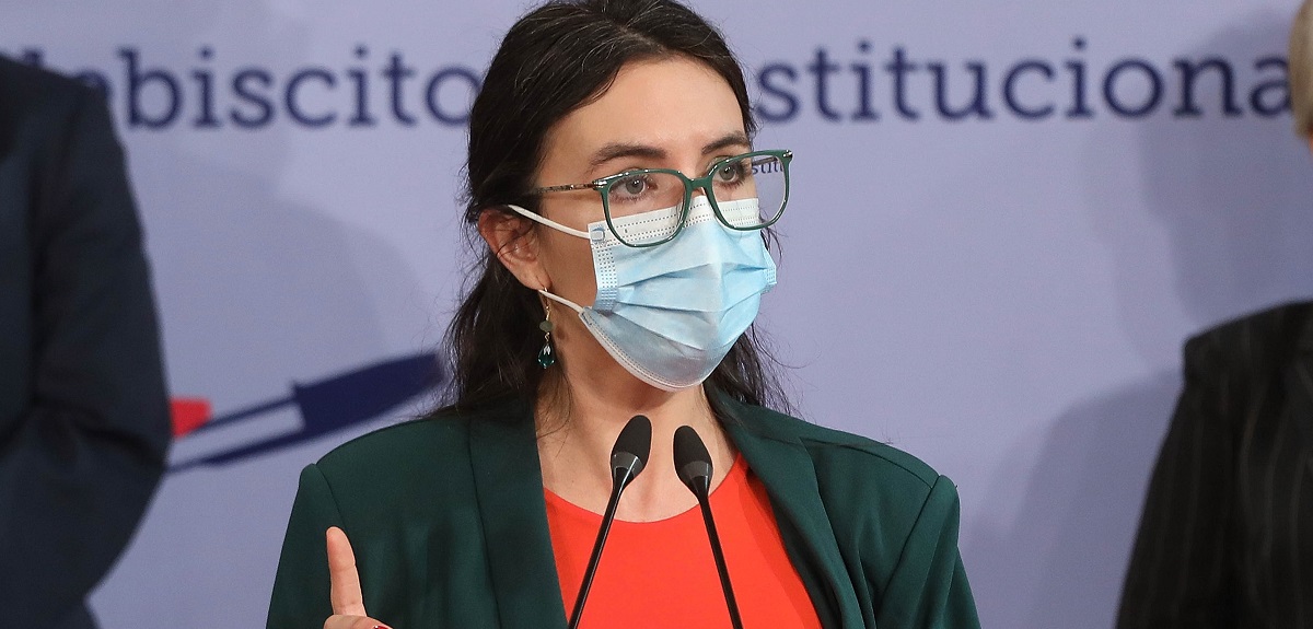 Camila Vallejo aseguró que contacto de exministra Vega con Héctor Llaitul 