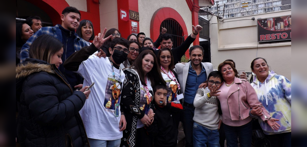 Fans de Rodrigo Sepúlveda le prepararon especial sorpresa: llegaron seguidores de varias regiones