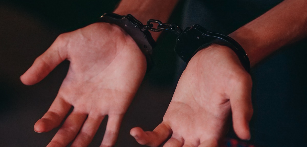 Mujer asesinó y mutiló a su esposo en Irán tras descubrir infidelidad: cocinó sus restos