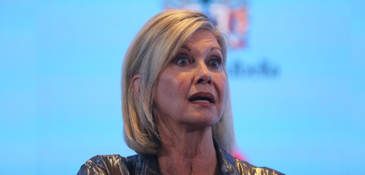 El día en que Olivia Newton-John vivió incómodo momento en Viña 2017 por desubicada pregunta