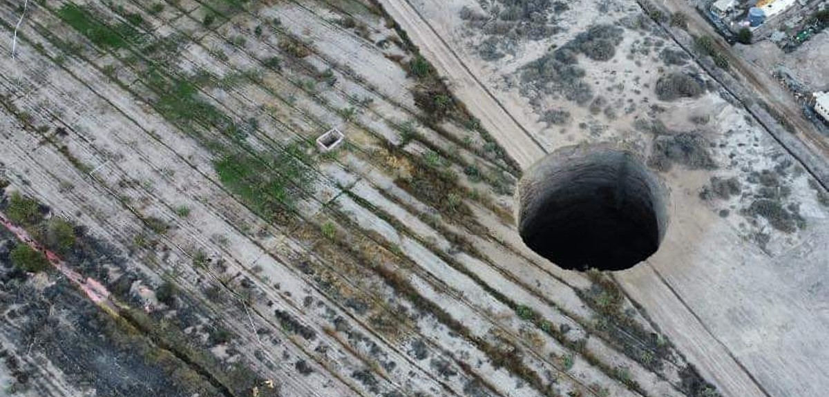 Sernageomin investiga causas de enorme socavón que preocupó a habitantes de Tierra Amarilla