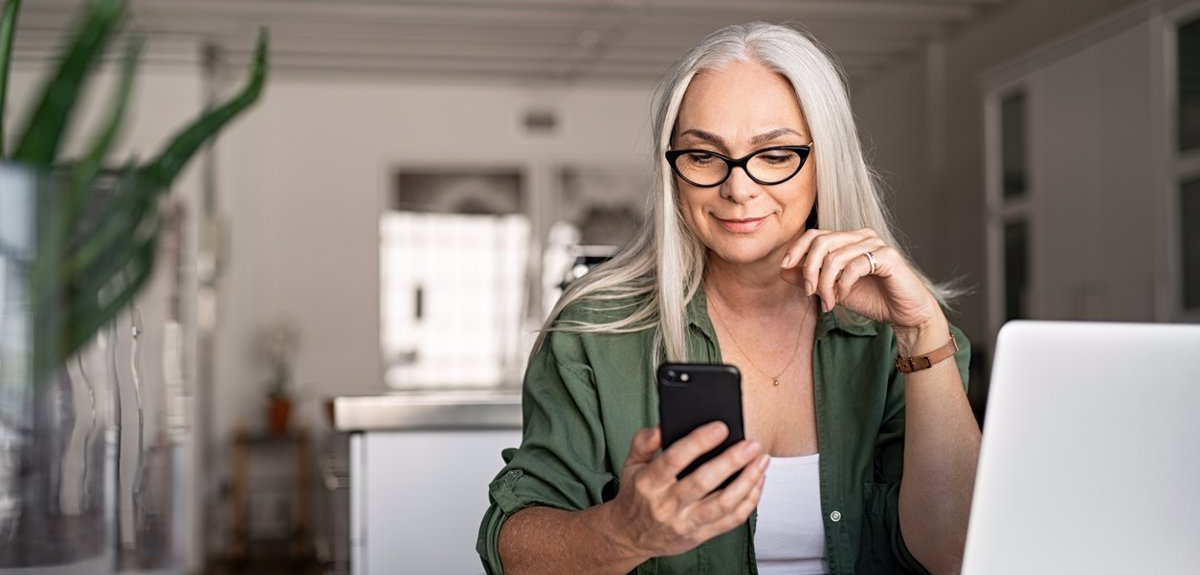 ¿El uso del celular contribuye a que salga más papada? Especialista respondió