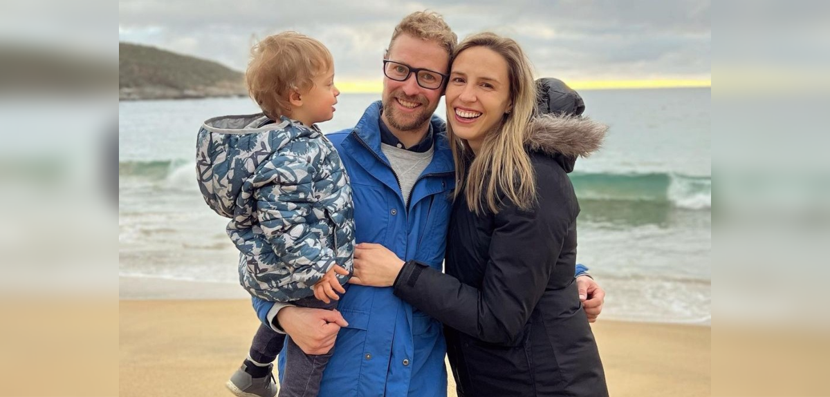 Vale Ortega anunció con romántica fotografía en Inglaterra que contraerá matrimonio