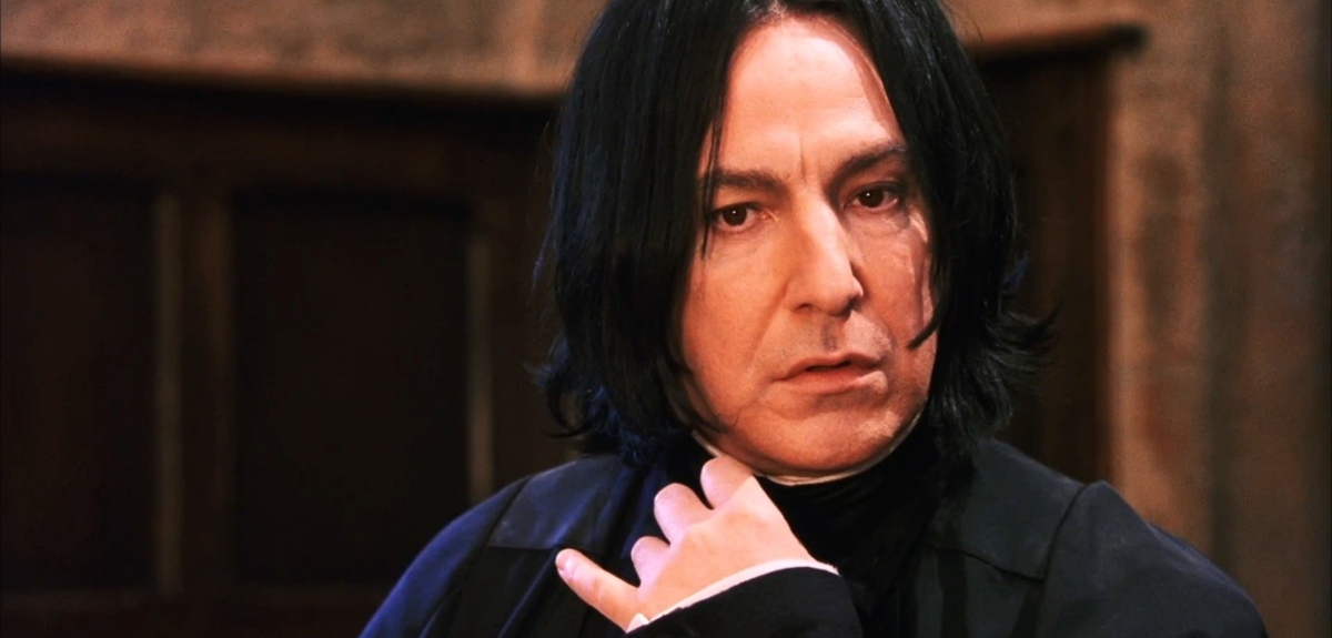 Alan Rickman quiso dejar de interpretar a Snape: revelan razón por la que se quedó en la saga